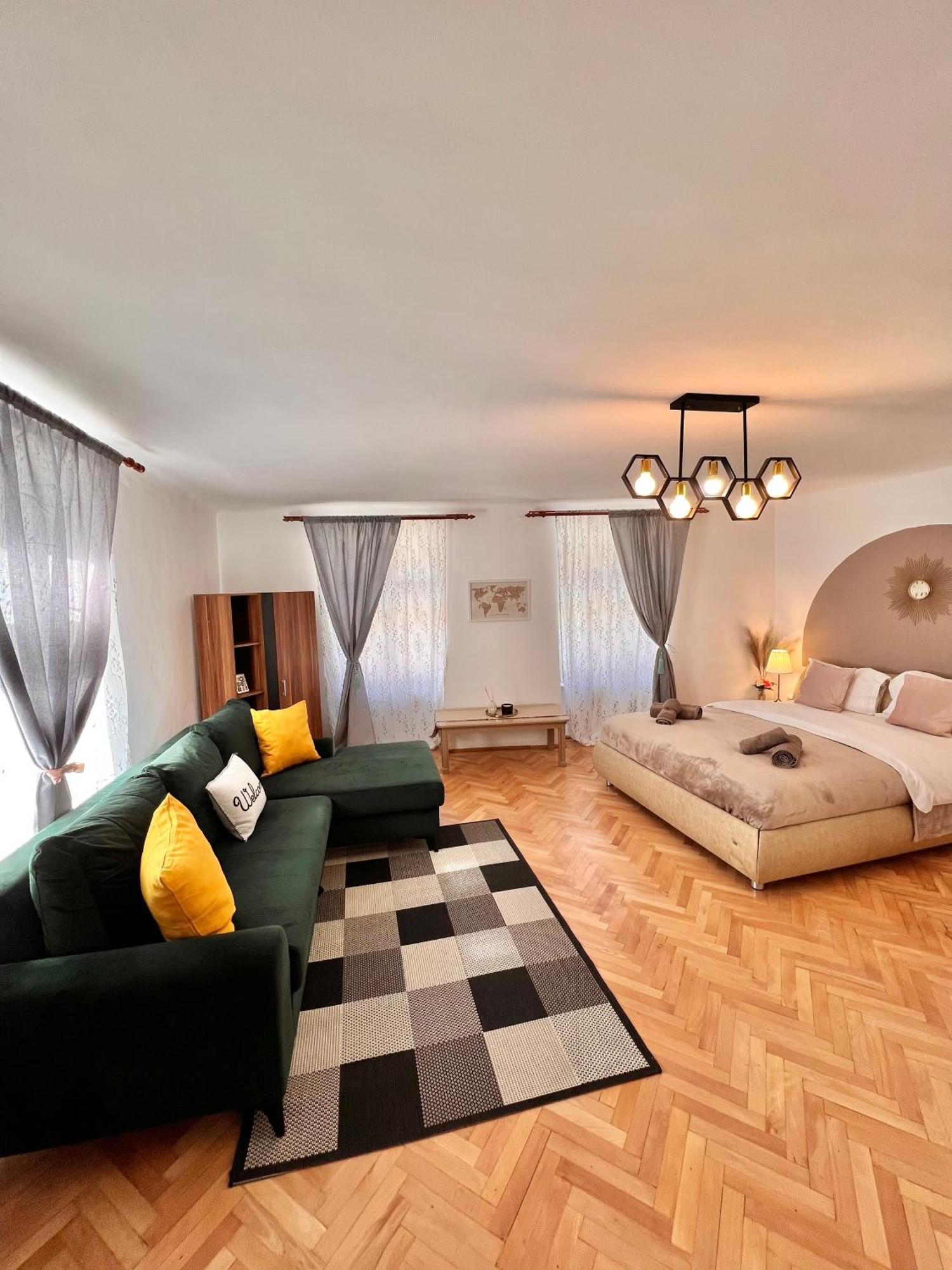 Old Town City Center Apartments Braşov Eksteriør billede