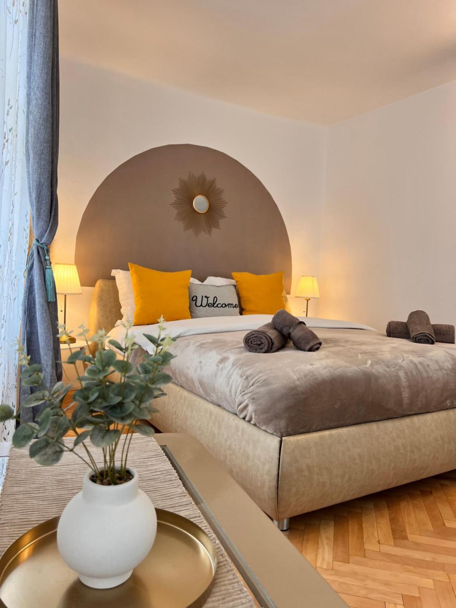 Old Town City Center Apartments Braşov Eksteriør billede
