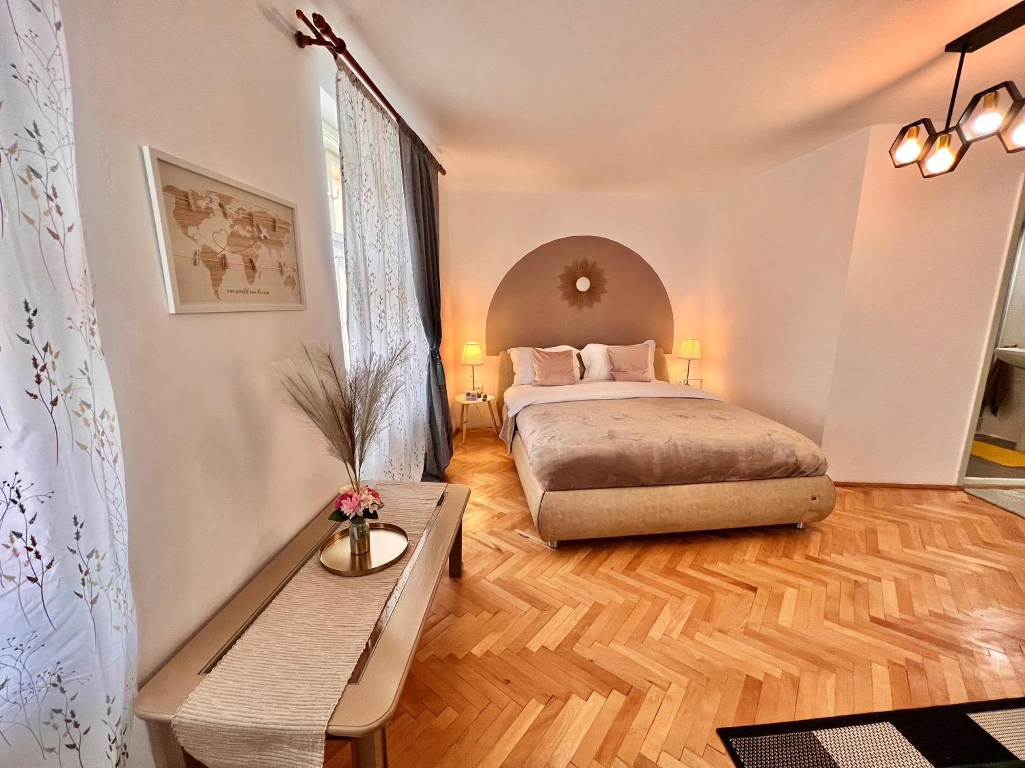 Old Town City Center Apartments Braşov Eksteriør billede
