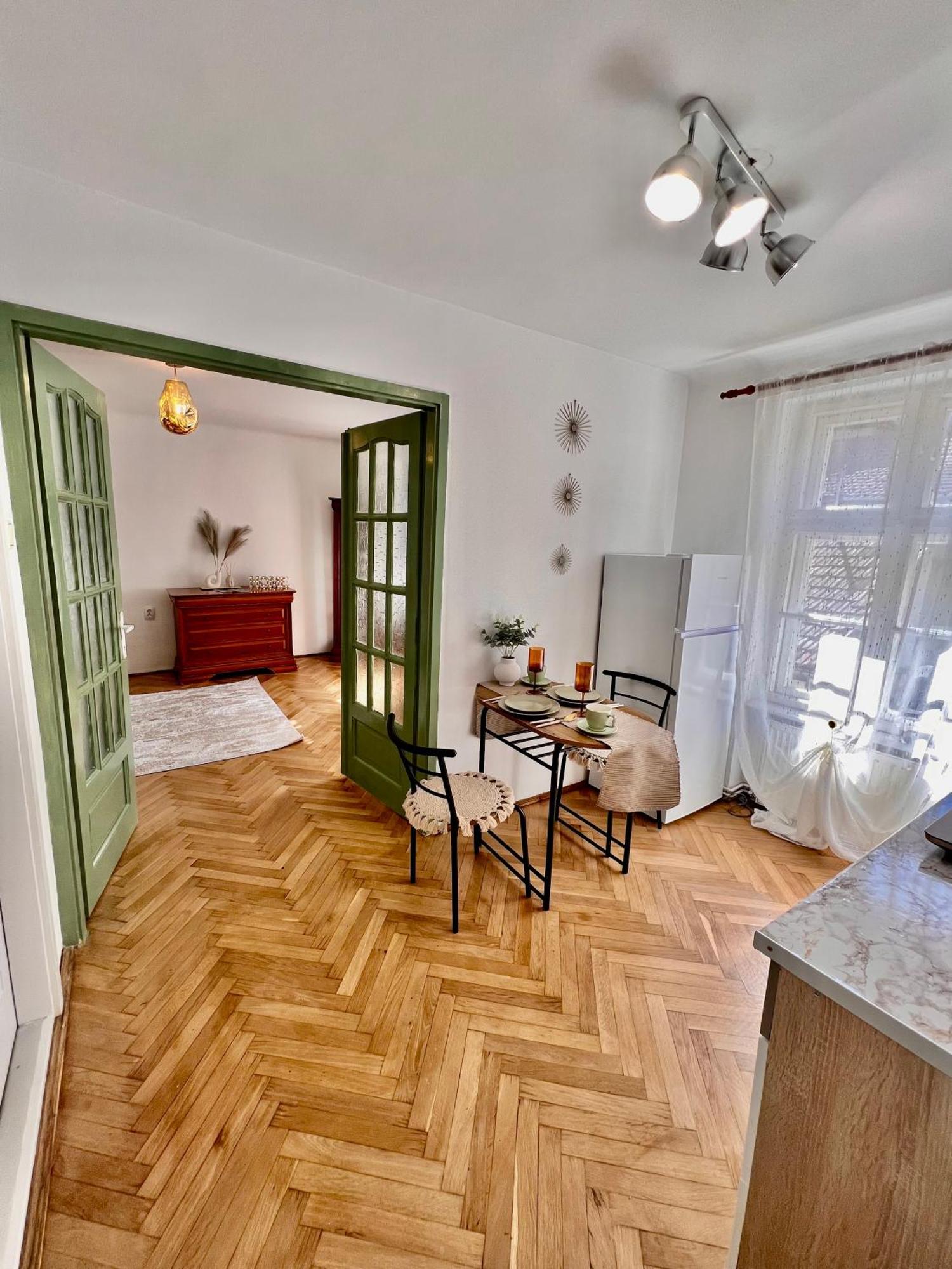 Old Town City Center Apartments Braşov Eksteriør billede
