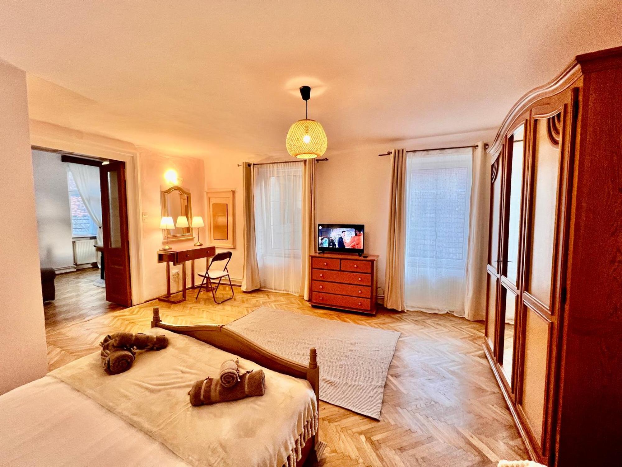 Old Town City Center Apartments Braşov Eksteriør billede