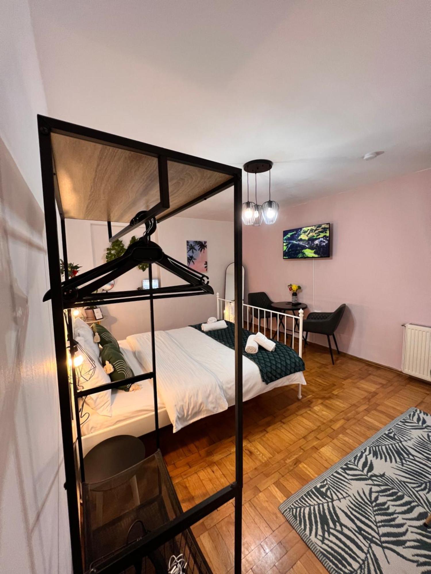 Old Town City Center Apartments Braşov Eksteriør billede