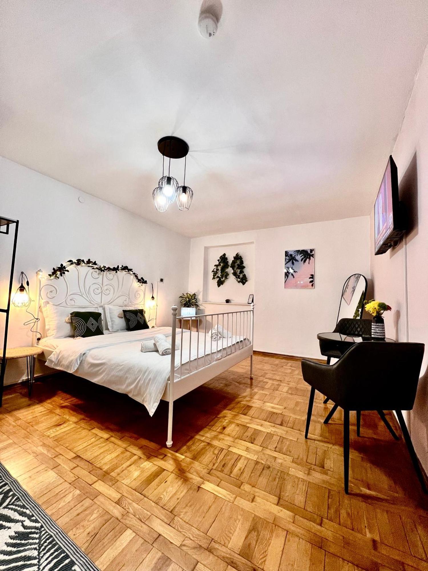 Old Town City Center Apartments Braşov Eksteriør billede