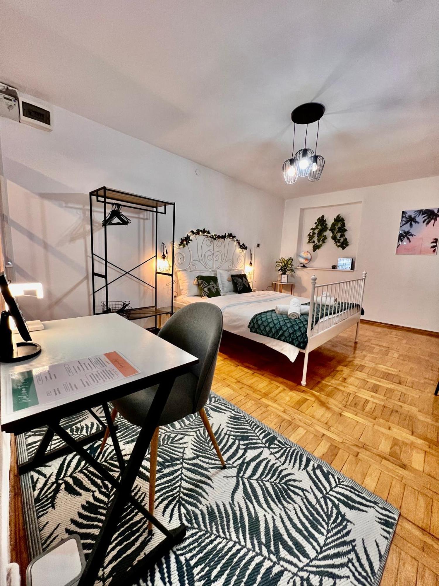 Old Town City Center Apartments Braşov Eksteriør billede